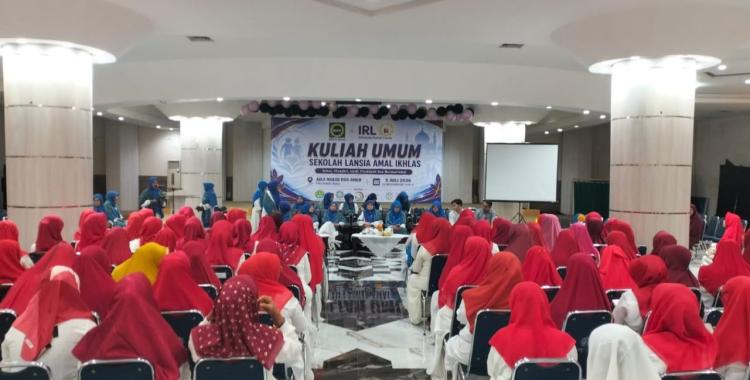 Septina Primawati Buka Kuliah Perdana Sekolah Lansia Amal Ikhlas BKMT Riau