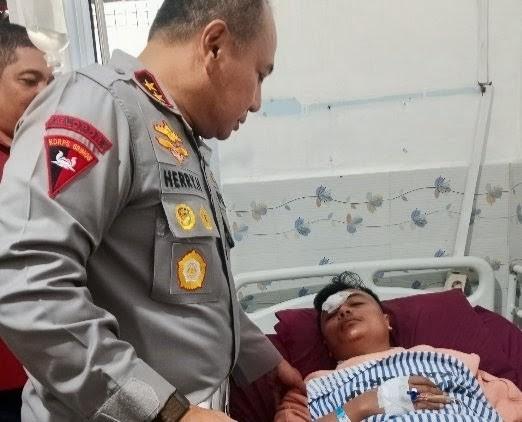 Kapolda Riau Jenguk Sekretaris PMII yang Diduga Dikeroyok Pria Bersenpi, Janji Usut Tuntas