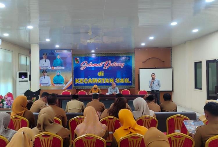 Camat Sail Ajak ASN Gunakan Produk BRK Syariah, Langsung Buka Tabungan Haji Bersama Keluarga