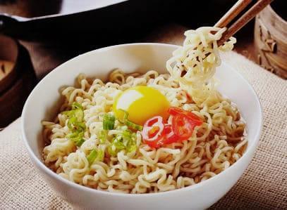 Waspada! Mi Instan Rasa Ayam Dikaitkan dengan Wabah Salmonella, Puluhan Korban Dirawat di Rumah Sakit