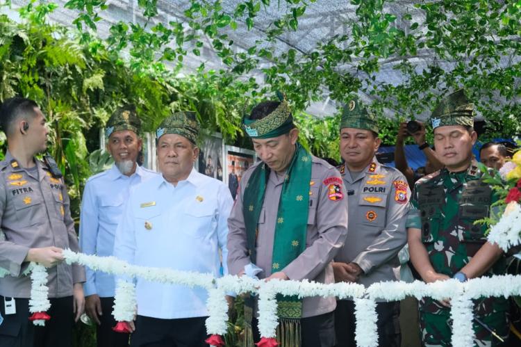 Jembatan Merah Putih Presisi Diresmikan Kapolri, Anak-Anak di Pelosok Riau Kini Lebih Mudah Berangkat Sekolah