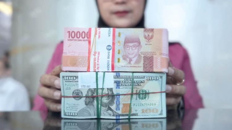 Rupiah Terpeleset Lagi, Konflik Timur Tengah Ikut Mengguncang Pasar