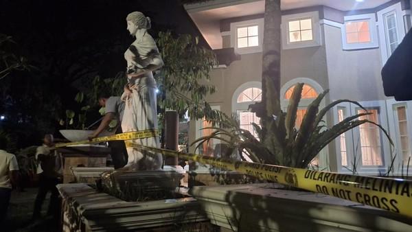 Rumah Mewah Sentul Dipasangi Garis Polisi, 74 Kg Emas dan Uang Rp476 Miliar Disita