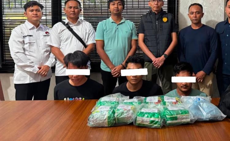 Tas Hitam di Dalam Sigra Bongkar Jaringan Narkoba, Tiga Pengedar Dibekuk Polisi