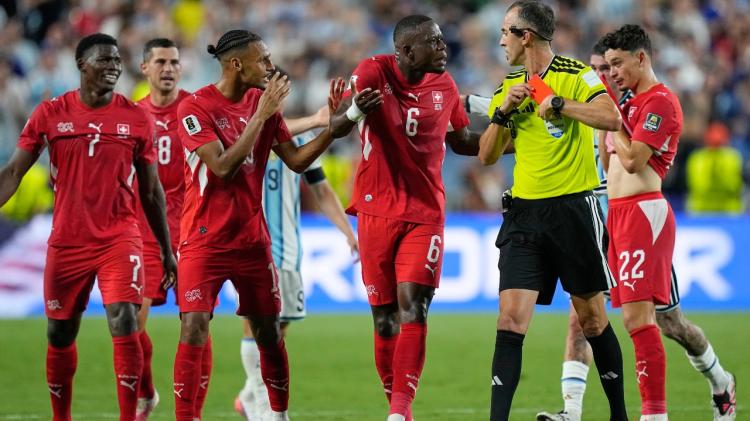 Kontroversi Piala Dunia 2026, VAR Ubah Keputusan Wasit dan Usir Breel Embolo
