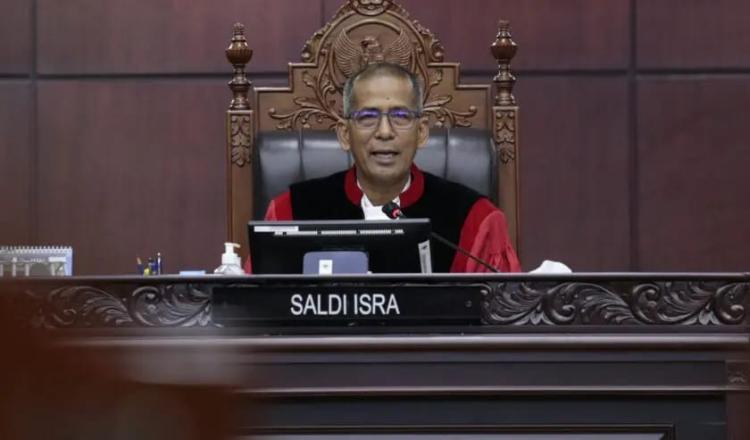 Hakim MK Sentil Kompensasi Makanan Ringan Jika Pesawat Delay: Nginap di Hotel Mewah Pun Tak Bisa Ganti Kerugian Penumpang!