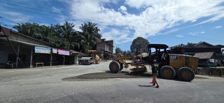 Perbaikan Dikebut, Jalan Penghubung Rohul-Rohil Segera Normal Setelah Rusak Bertahun-Tahun