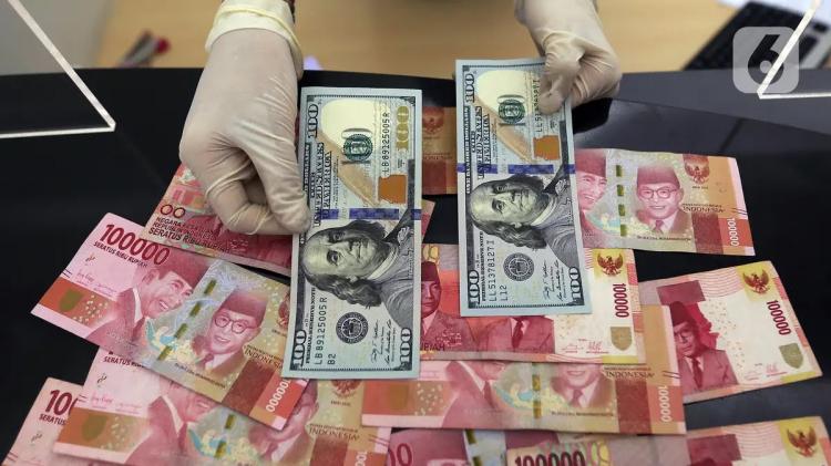 Peringkat Kredit Aman, Rupiah Malah Ambruk Tembus Rp18.109