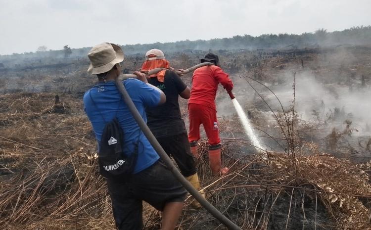 Bukan Cuma Api Permukaan, Petugas Berburu Bara di Bawah Tanah