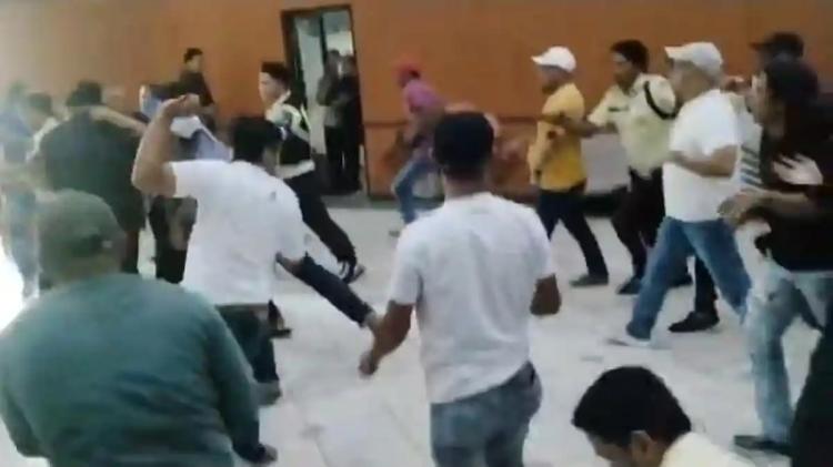 Ribut-ribut 2 Anggota DPRD Riau Kader Golkar, Berujung Baku Pukul Antar Pendukung