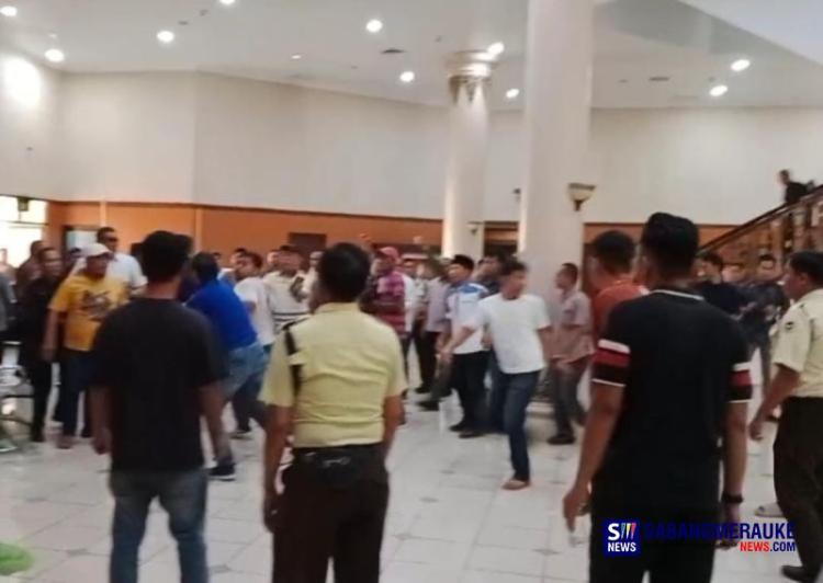 2 Kader Bertikai Picu Bentrokan di DPRD Riau, FKPMR Mengecam: Ketum Golkar Harus Bertanggung Jawab, Aparat Segera Bertindak! 