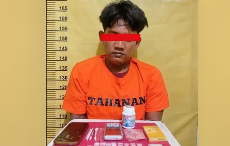 Pelaku Tidur Pulas Saat Digrebek, Belasan Paket Sabu Disita