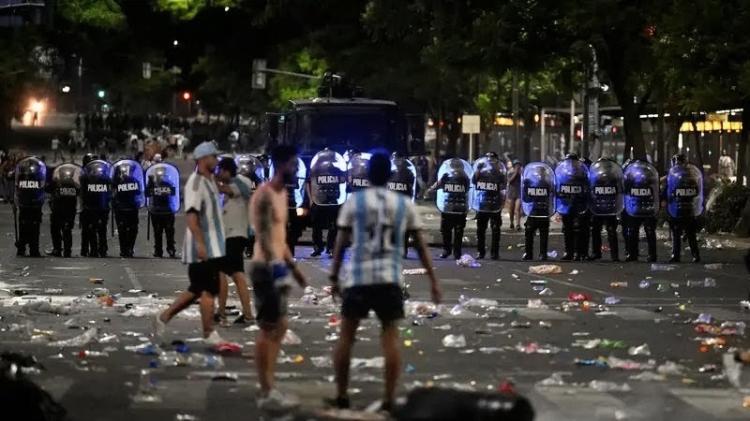 Tangis Berubah Amarah, Kekalahan Argentina Picu Kerusuhan Besar di Buenos Aires
