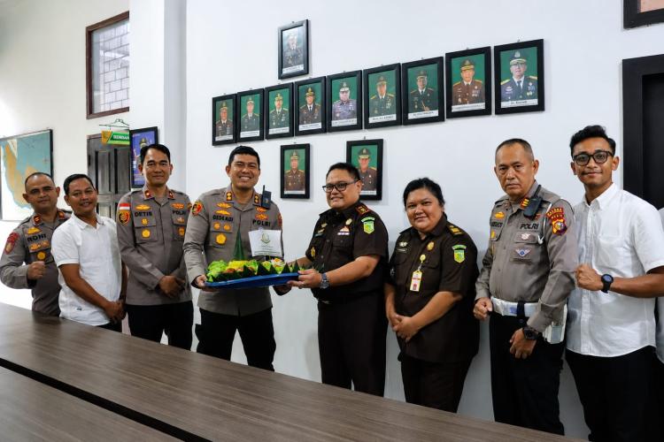 Sepiring Tumpeng di Hari Bhakti Adhyaksa : Saat Polres dan Kejari Kepulauan Meranti Merawat Sinergi Penegakan Hukum 