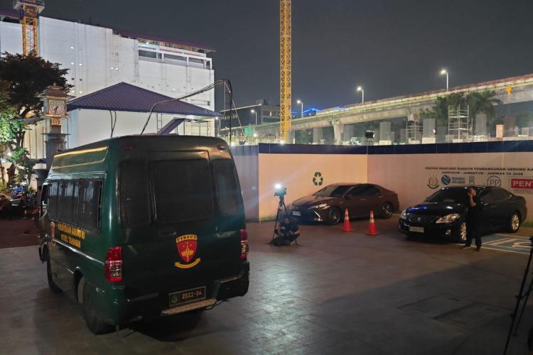 Hingga Malam Ini Eks Jampidsus Febrie Adriansyah Masih Diperiksa, Mobil Tahanan Dipindahkan