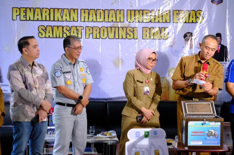 Bentuk Apresiasi Wajib Pajak, Tim Pembina Samsat Riau Bagikan Logam Mulia dan Motor