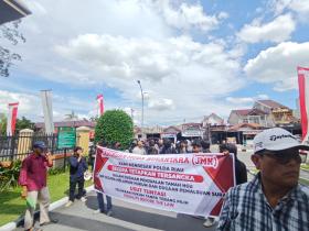 Unjuk Rasa di Polda Riau, Kelompok Mahasiswa Desak Polisi Tetapkan Tersangka Dugaan Mafia Lahan HGU PT SBP