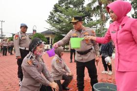 Kapolres Rohil Pimpin Upacara Kenaikan Pangkat, 65 Personel Diminta Tingkatkan Profesionalisme dan Pengabdian