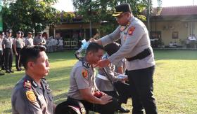 Mandi Kembang Massal di Polres Kampar, Puluhan Polisi Naik Pangkat!