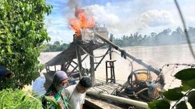 Pemburu Emas Kuansing Kocar-kacir, Polisi Datang Bawa Korek Bakar Habis Mesin Dompeng!