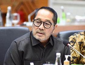 DPR Segera Panggil Menhut Raja Juli Soal 