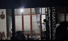 KPK Geledah Rumah Kadisbun Kuansing, Satu Koper Hitam Jadi Sorotan