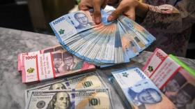 Rupiah Nyaris Sentuh Rp18.000, Tekanan Global dan Domestik Kepung Pasar