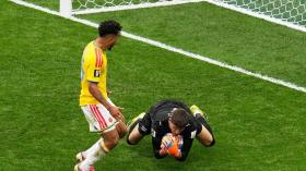 Gregor Kobel Antar Swiss Menang Adu Penalti atas Kolombia