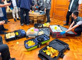 Dramatis! Polisi Geledah 12 Lokasi Sita Emas dan Uang Senilai Rp 476 Miliar, Siapa Pejabat yang Dibidik? 