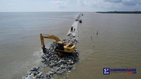 Pemkab Kepulauan Meranti Monitor Progres Pengaman Pantai Kedabu Rapat, Proyek Strategis Nasional Capai 63 Meter