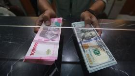 Dibuka Merosot, Rupiah Tiba-tiba Balik Menyalip Mata Uang Asia