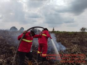 Karhutla Rohul dan Inhu Tuntas, Manggala Agni Lanjutkan Pendinginan di Pematang Pudu Bengkalis