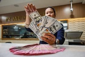 Tak Semua Jatuh, Rupiah Melemah Saat Mata Uang Asia Lain Naik