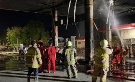 Kijang LGX Terbakar Saat Isi BBM, SPBU Hangtuah Pekanbaru Nyaris Dilalap Api