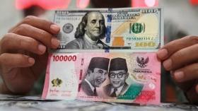 Dolar AS Kembali Terbang 46 poin, Hampir Sentuh Rp18.000 Lagi