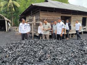 Panglong Arang Membisu, Harapan Ribuan Pekerja Mengiringi Kunjungan Pejabat Kementerian Kehutanan, Menanti Solusi dari Negara 