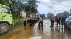 CPO Basahi Jalan Lintas Duri, Polantas Bengkalis Tangani Tabrakan Beruntun 4 Truk Fuso