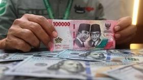 Dolar AS Nyaris Sentuh Rp18.000, Harga Minyak Bikin Pasar Keuangan Gemetar