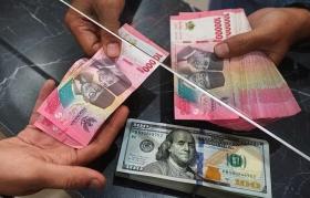 Rupiah Kembali Tersungkur, Sentimen Dalam Negeri Jadi Sorotan Investor