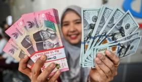 Rupiah Tersungkur Empat Hari, Dolar AS Makin Sulit Dibendung